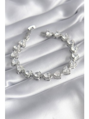 Hkursat Pirinç Gümüş Renk Zirkon Taşlı Kalp Model Vıp Seri Kadın Bileklik