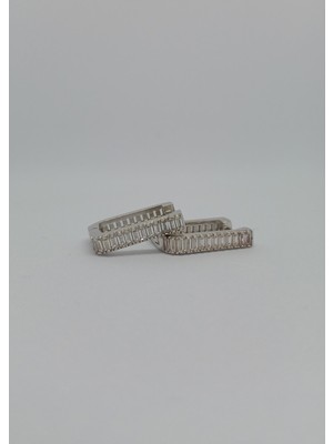 Lunel Silver 925 Ayar Gümüş Kadın Küpe – Işıltılı Taşlarla Şık ve Zarif Model (3,63 Gr.)