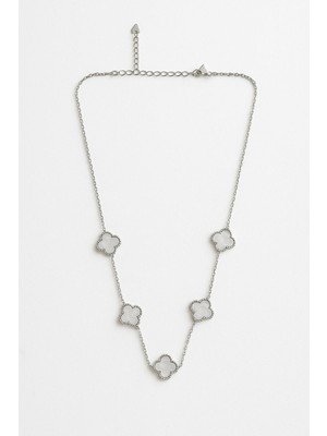 World Araştırma Yonca Figürlü Gümüş Renk Paslanmaz Çelik Kolye – Şık ve Zarif Tasarım