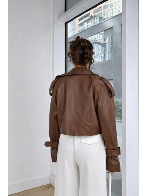 Asmil Deri Kol Ucu Kemer Detaylı Kadın Crop Deri Ceket
