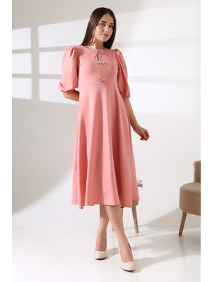Ezraa Karpuz Kollu Metal Aksesuarlı Midi Boy Elbise - Pudra