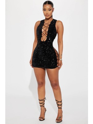 Evrenial Pullu Transparan Detaylı Göğüs Dekolteli Mini Fantezi Elbise