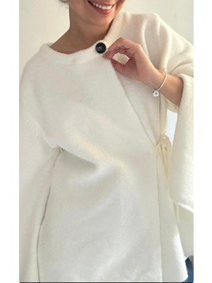 Lasorella Butik Beyaz Pelerin Kesim Triko