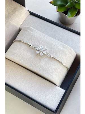 Normadia Gümüş Renk Asansörlü Zirkon Taşlı Lotus Çiçek Kadın Bileklik