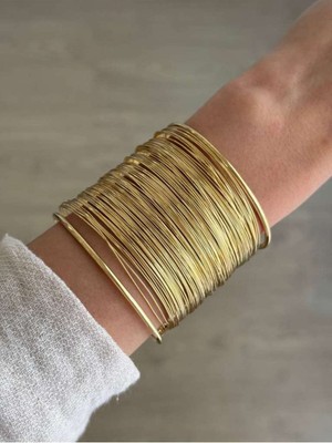 Normadia Şık Gold Tel Model Kelepçe, Zarif ve Modern Tasarım