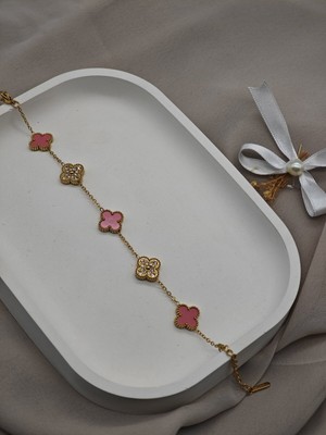 Normadia Zirkon Taş Detaylı Siyah Çelik Yonca Bileklik, Şık ve Zarif Takı