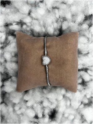 Normadia Şık Taşlı Çelik Kalp Klipsli Bileklik, Zarif ve Modern Takı Tasarımı