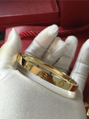 Normadia Altın Kaplama Çelik Kelepçe, Şık ve Şık Tasarım