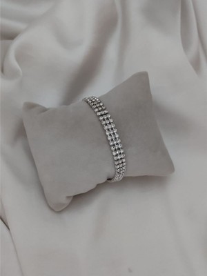 Normadia Parlak Zirkon Taşlı Kadın Gümüş Çelik Bileklik, Şık ve Zarif Takı