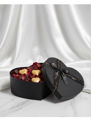 abnturk 1 Adet Mat Siyah Deri Görünümlü Kabartmalı Kalpli Hediye Kutusu 22X21 cm 090