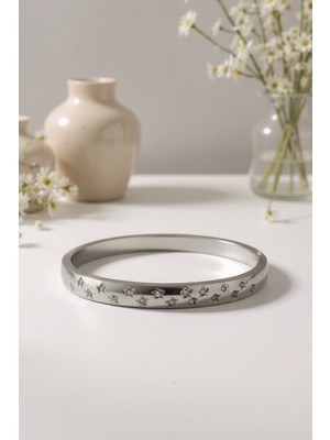 Normadia Şık Kadın Gümüş Çelik Kelepçe Yıldız Tasarımı