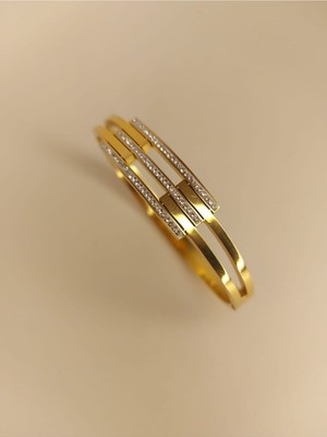 Normadia Şık Paslanmaz Çelik Kelepçe Bileklik, Zarif ve Dayanıklı Tasarım