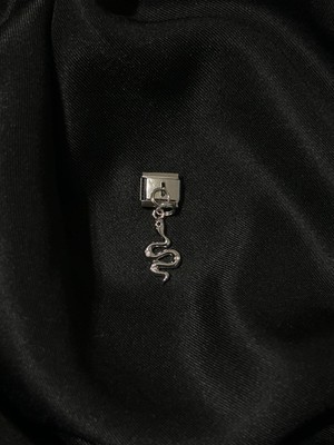 Normadia Şık Sallantılı Yılan Tasarımı Takı, Zarif ve Modern Aksesuar