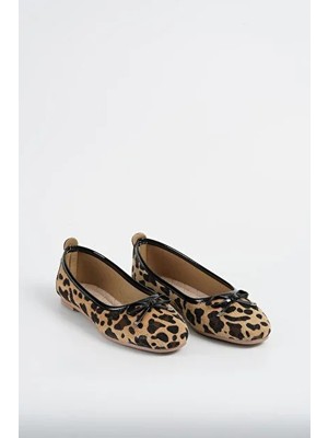 Solario Shahmeran Fiyonk Detaylı Rugan Günlük Kadın Babet ve Ev Ayakkabısı