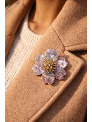 Göksunun İzi Göksunun Izi Kadın Çiçek Broş Sedef Görünümlü Altın Renk Yaka Broşu