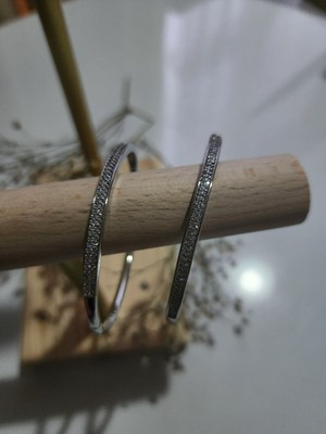 Normadia Şık Taşlı Çelik Kelepçe, Zarif Gümüş Ton Tasarım, Modern Aksesuar