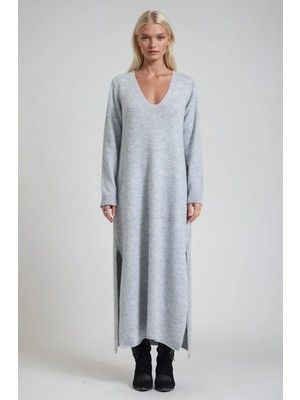 Lijuri V Yaka Yan Yırtmaçlı Triko Maxi Elbise 2019