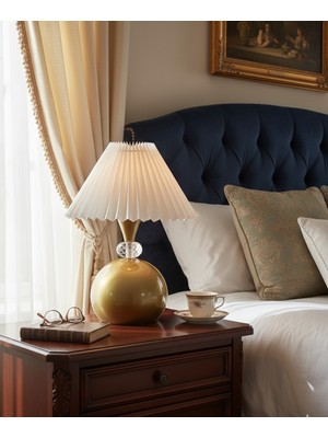 Decodelight Eskitme Boya Kristal Taşlı Küre Metal Ayaklı 22 cm Beyaz Pileli Şapkalı Modern Abajur Masa Lamba