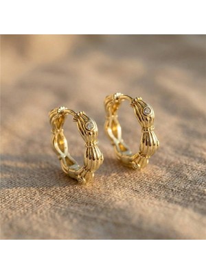 Zeino Bambu Desenli Taş Detaylı Halka Çelik Küpe - 14K Altın Rengi Kaplama, 1,5 cm Çap