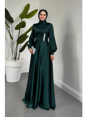 Merven Akyüz Florentine Taşlı Saten Abiye Zümrüt