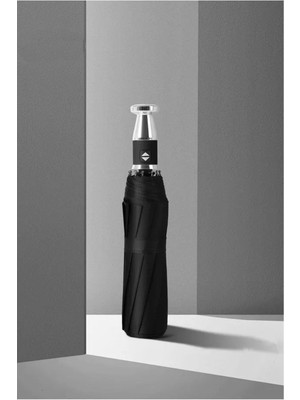 Şık Siyah Şemsiye, Zarif ve Dayanıklı Koruma Aracı