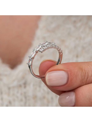 Inure Jewelry Gümüş Baget Taşlı Yarımtur Kadın Yüzük
