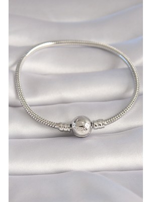 Maarketim Pirinç Gümüş Renk İşleme Detay Charm Model Kadın Bileklik