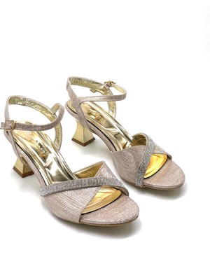 Prego (Erbay) Taş Biye Detaylı Topuklu Kadın Ayakkabı Ros