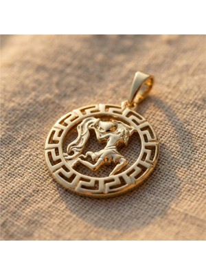 Zeino Kova Burcu Antik Desenli Kolye Ucu - 14K Altın Rengi Kaplama, 2,5 cm Çap