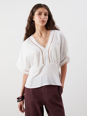 Lc Waikiki Yeni Sezon V Yaka Dantel Detaylı Büzgülü Bluz