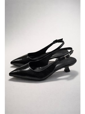 Les Passent Kadın Boss Siyah Kırışık Rugan Sivri Burunlu Kısa Kitten Topuklu Rahat Şık Arkası Acık Stiletto Ayakkabı