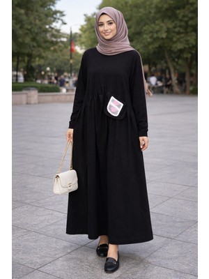 Moda Kadın Siyah Cepli Uzun Tesettür Elbise – Günlük Rahat Kesim, Kalp Detaylı, Mevsimlik Maxi Elbise