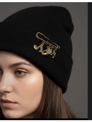 Kabartma Yazılı Sekizlik Nota Saksafon Çanta ve Iki Onaltılık Nota Detaylı Sallantılı Broş