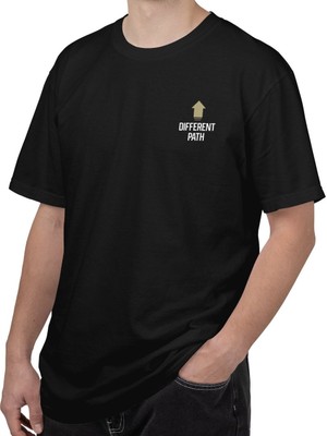 Tişört Kodu Different Path – Minimal Ön Logo & Güçlü Sırt Baskılı Erkek Tişört