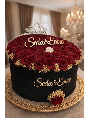 Kamira 101 Güllü Taçlı Isteme Çiçeği | Kişiye Özel Pleksi Isimli | Kadife Kutu | Söz & Nişan Konsepti