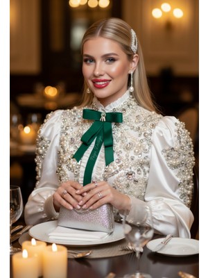 Pegu Yeşil Saten Aksesuarlı Broş