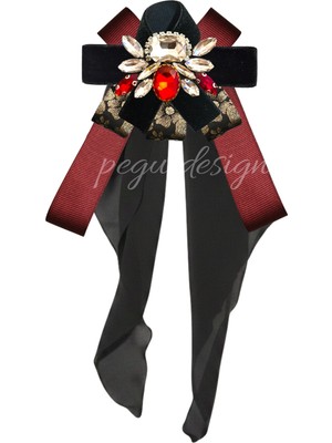 Pegu Kristal Taşlı Figürlü Kadife Broş , Kenarları Tırtıklı Özel Tasarım Şifon Kumaşlı