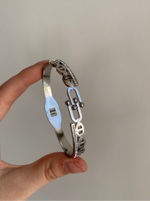 Normadia Şık Çelik Silver Tiffany Model Taşlı Kelepçe, Parlak ve Dayanıklı Tasarım