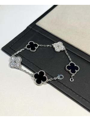 Normadia Parlak Çelik Yonca Bileklik, Şık ve Dayanıklı Takı Tasarımı