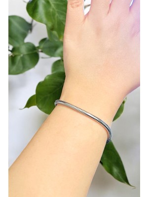 Normadia Ayarlanabilir Çelik Bileklik, Şık ve Dayanıklı Takı Tasarımı