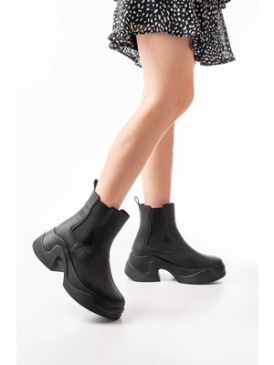 Pazarcan FZ-2400 Siyah Yüksek Tabanlı Lastikli Günlük Kadın Bot