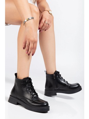 Pazarcan 02-2001 Siyah Kırışık Rugan Bağcıklı Fermuarlı Günlük Kadın Bot