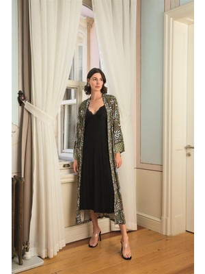 İlkyaz Fashion Arias Closet Çiçek Yaprak ve Etnik Desenli Dantelli ve Dekolteli Sabahlık Takımı