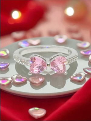 Lunel Silver 925 Ayar Gümüş Pembe Taşlı Fiyonk Figürlü Yüzük – Sevimli ve Zarif Tasarım