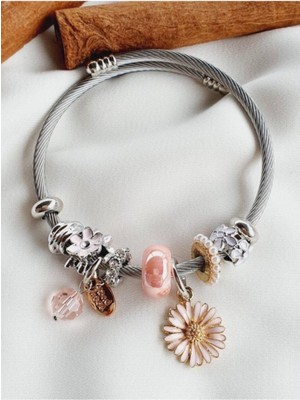 Normadia Şık Çelik Papatya Charmlı Bileklik, Zarif ve Modern Tasarım