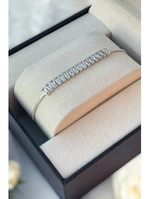 Normadia Şık Tasarımlı Ayarlanabilir Zirkon Taşlı Kadın Bileklik