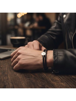 Vaoov Kişiye Özel Harf Yazılı Plakalı Çift Sıra Siyah Deri Erkek Bileklik