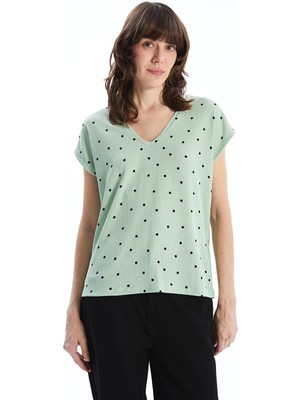 Lc Waikiki Yeni Sezon V Yaka Puantiyeli Kadın Tişört