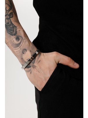 Normadia Erkek Gümüş Renk Yaylı Kelepçe Bileklik, Şık ve Modern Takı Hediye