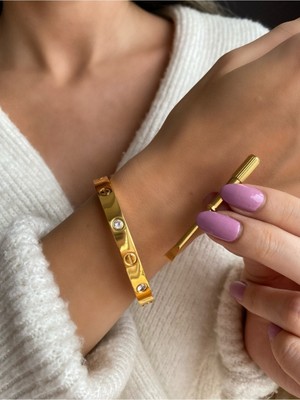 Normadia Klasik ve Şık Paslanmaz Çelik Bileklik, Dayanıklı ve Zarif Tasarım